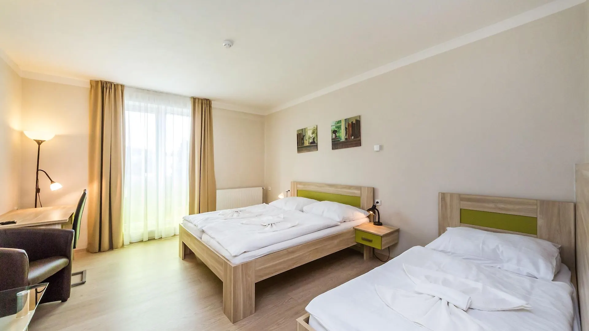 Nad Kralovnou Hotel & Restaurant Praga