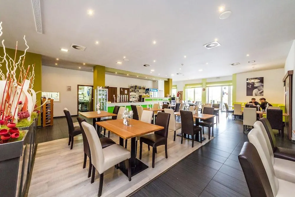 Nad Kralovnou Hotel & Restaurant Prague