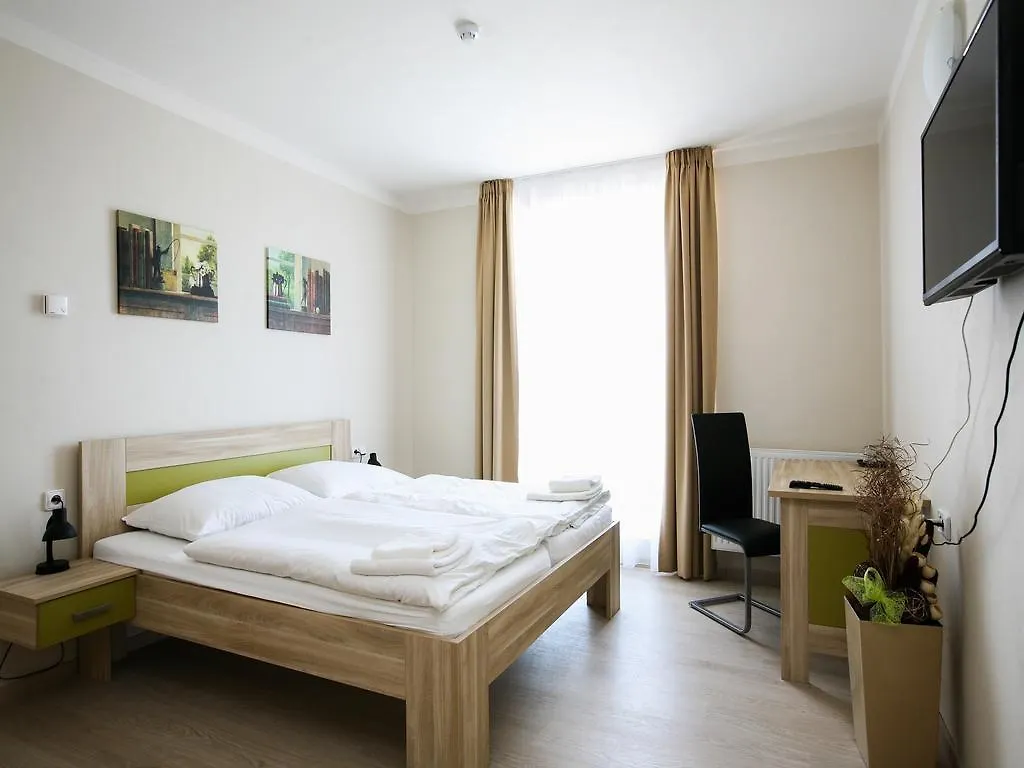 פראג Nad Kralovnou Hotel & Restaurant