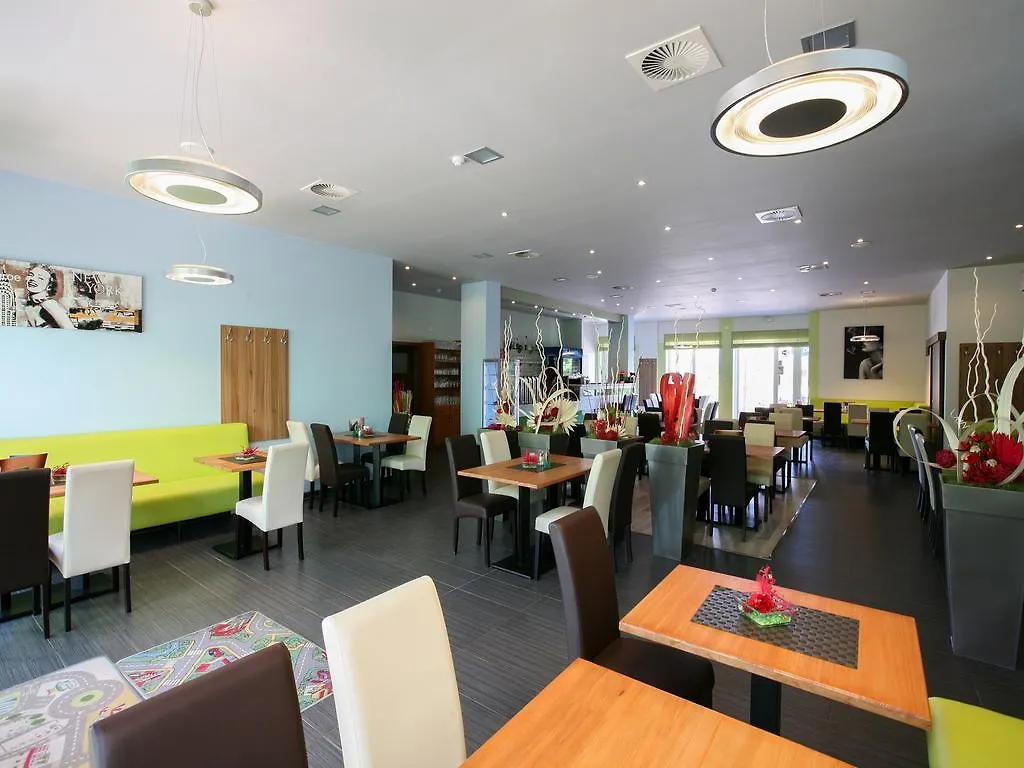 Nad Kralovnou Hotel & Restaurant Praga