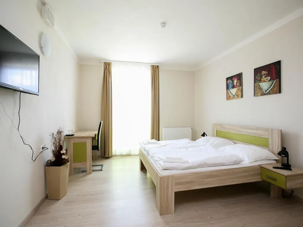 Nad Kralovnou Hotel & Restaurant Prague