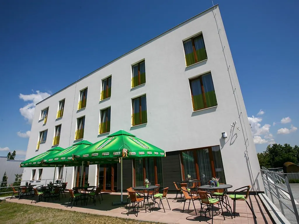 Nad Kralovnou Hotel & Restaurant Prague