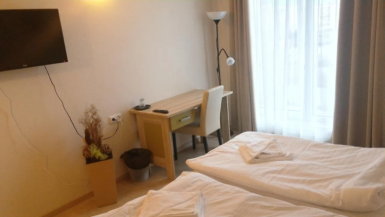 Nad Kralovnou Hotel & Restaurant Prague
